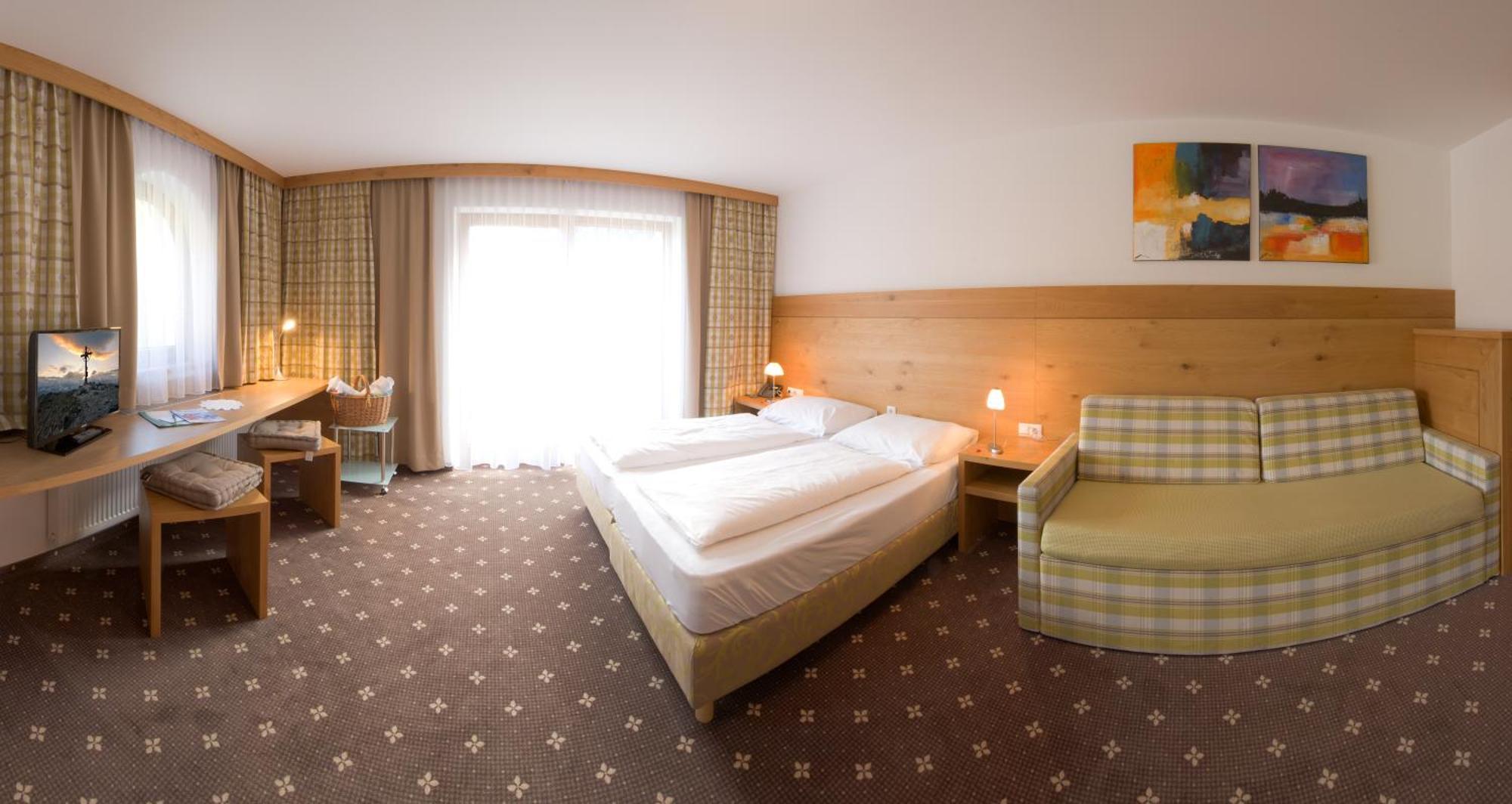Hotel Zum Gruenen Tor Tux Room photo